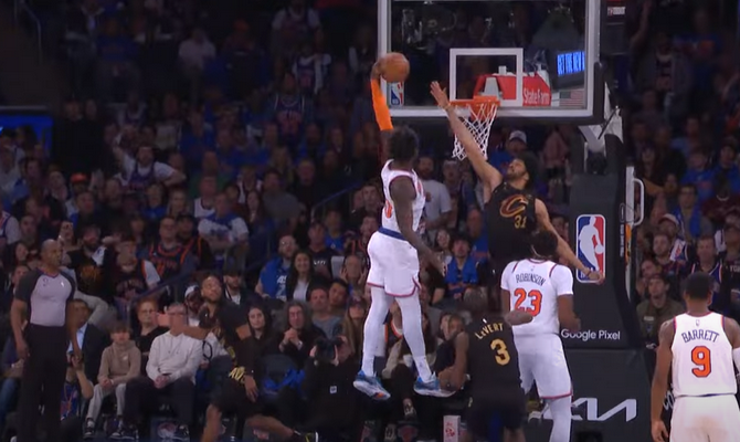 Gražiausias NBA nakties epizodas - „Knicks“ puolėjo efektingas dėjimas (VIDEO)