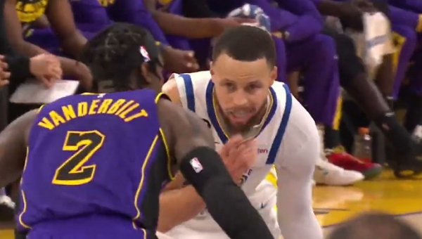 „Warriors“ nepaliko vilčių „Lakers“ (VIDEO)
