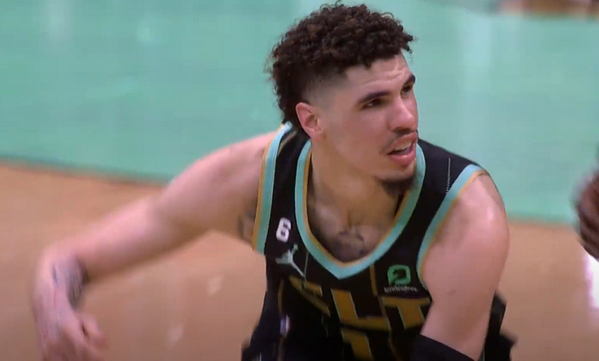 LaMelo Ballas sulaukė įspūdingo „Hornets“ pasiūlymo (A. Reavesas lieka Los Andžele)