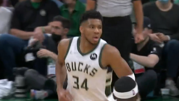 G. Antetokounmpo pratęsė sutartį su „Bucks“ 