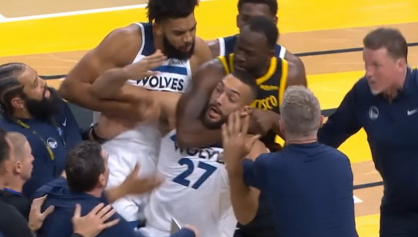 „Warriors“ ir „Timberwolves“ rungtynėse krepšininkai kibo vienas kitam į atlapus