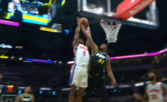 Gražiausias NBA nakties epizodas - efektingas „Pistons“ krepšininko dėjimas (VIDEO)