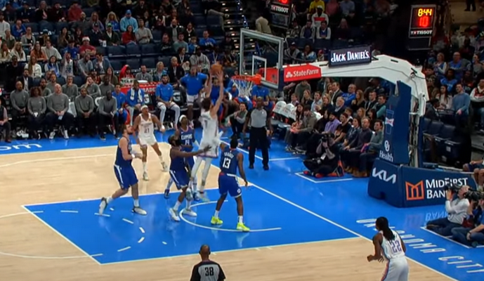 Gražiausias NBA nakties epizodas - „Thunder“ aukštaūgio dėjimas (VIDEO)