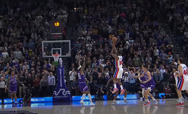 Gražiausias NBA nakties epizodas - pergalingas „Pistons“ gynėjo metimas (VIDEO)