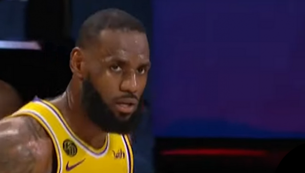 L. Jamesas apie tai, ar „Lakers“ reikia mainų: aš nežaidžiu „Fantasy“