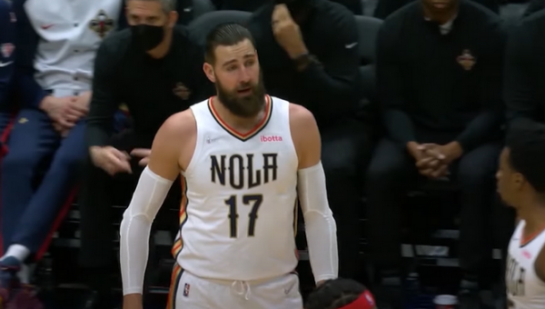 J. Valančiūnas ir „Pelicans“ krito prieš „Suns“ (VIDEO)