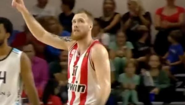 I. Brazdeikis sužaidė sezono rungtynes, o „Olympiacos“ šventė pergalę