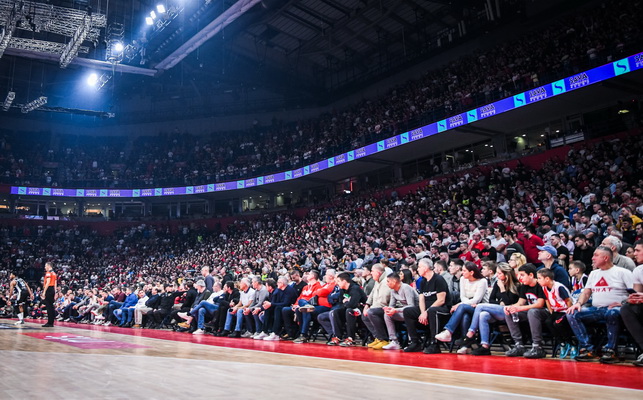 „Crvena Zvezda“ griežtai nubaus daiktus į aikštę mėčiusius fanus