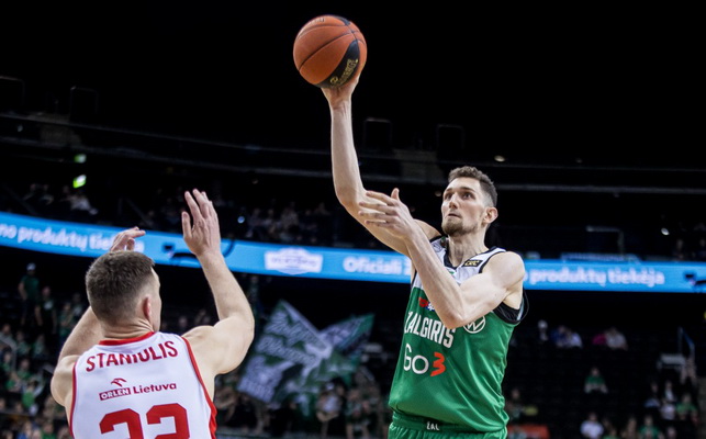 Pusę mačo vargęs „Žalgiris“ atkrintamųjų starte nušlavė Mažeikių klubą