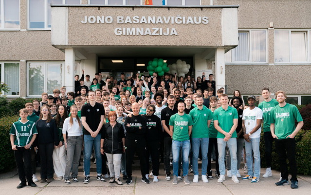 Žalgiriečiai savo vizitu sveikino projekto „Žalgiris – tavo mokykloje“ nugalėtojus