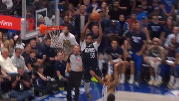 Gražiausias NBA nakties epizodas - D. Joneso dėjimas po L. Dončičiaus perdavimo (VIDEO)