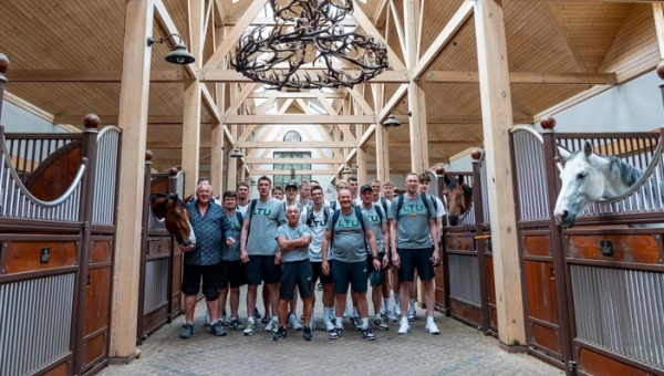 Pamatykite: Lietuvos rinktinė lankėsi „Royal Horse Resort” žirgyne (VIDEO)