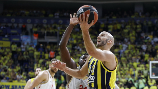 „Fenerbahče“ gretas paliko du žaidėjai