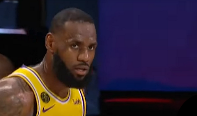 L. Jamesas nepratęs sutarties su „Lakers“
