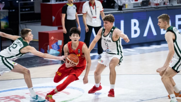 Dramatiškai Kinijos barjerą peržengę septyniolikmečiai – pasaulio čempionato ketvirtfinalyje