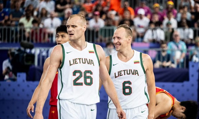 3x3 rinktinė Paryžiuje: įspūdžiai iš olimpiados ir lietuviškų ženklelių prašęs A. Murray‘us