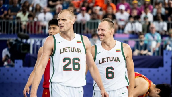 3x3 rinktinė Paryžiuje: įspūdžiai iš olimpiados ir lietuviškų ženklelių prašęs A. Murray‘us