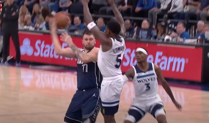 Gražiausias NBA nakties epizodas - L. Dončičiaus perdavimas per nugarą (VIDEO)