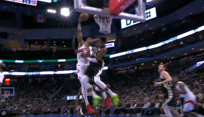 Gražiausias NBA nakties epizodas - B. Fernando dėjimas per G. Antetokounmpo (VIDEO)