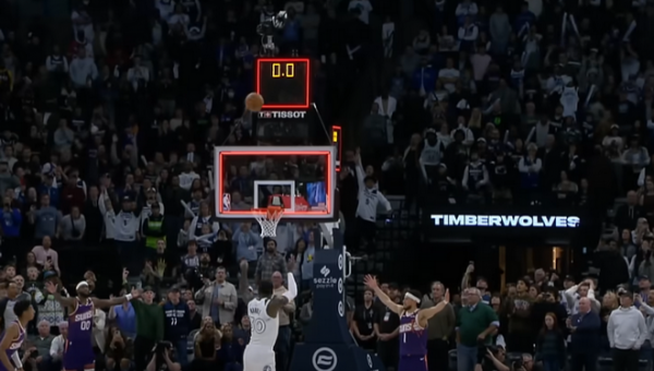 Gražiausias NBA nakties epizodas - pergalingas „Timberwolves“ puolėjo metimas (VIDEO)