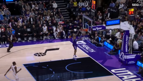 Gražiausias NBA nakties epizodas - galingas J. Collinso skrydis (VIDEO)