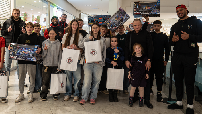 „Rytas“ Kalėdų proga pradžiugino vaikų globos namų auklėtinius