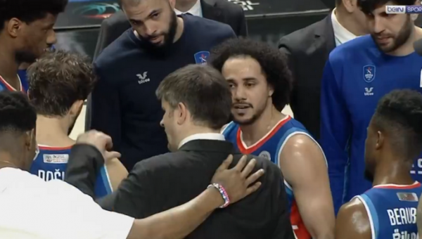 Pamatykite: Sh. Larkinas apsižodžiavo su „Anadolu Efes“ treneriu (VIDEO)