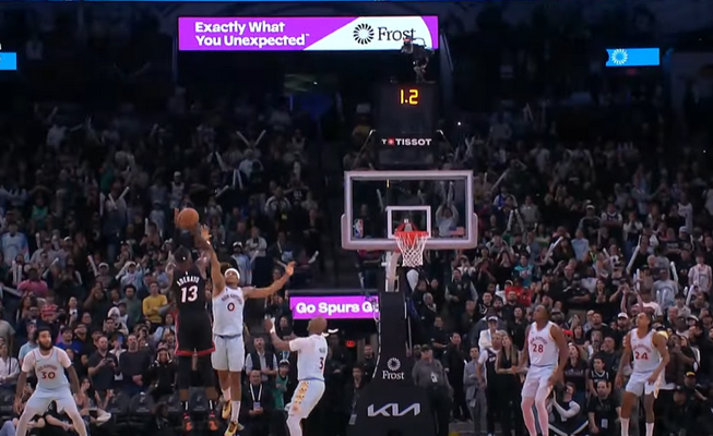 Gražiausias NBA nakties epizodas - pergalingi B. Adebayo taškai (VIDEO)