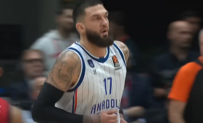 „Anadolu Efes“ nugalėjo Bolonijos komandą