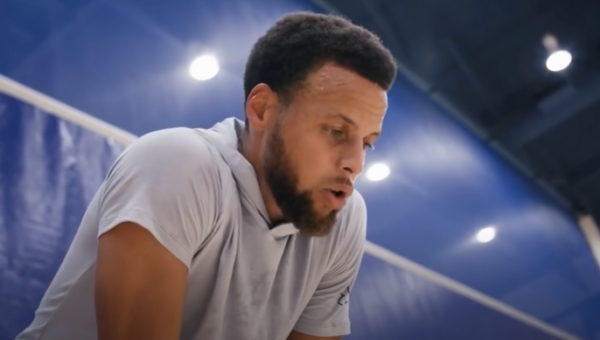 NBA žvaigždė S. Curry pradeda darbą NCAA komandoje