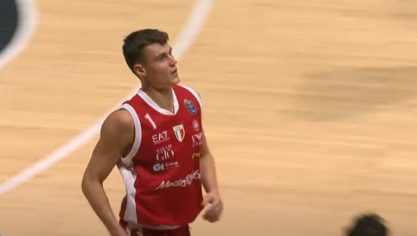 „Emporio Armani“ gretas vasarą paliks makedonas