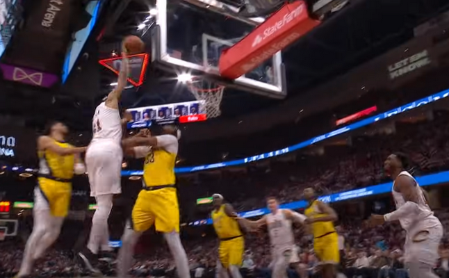 Gražiausias NBA nakties epizodas - galingas „Cavaliers“ aukštaūgio dėjimas (VIDEO)