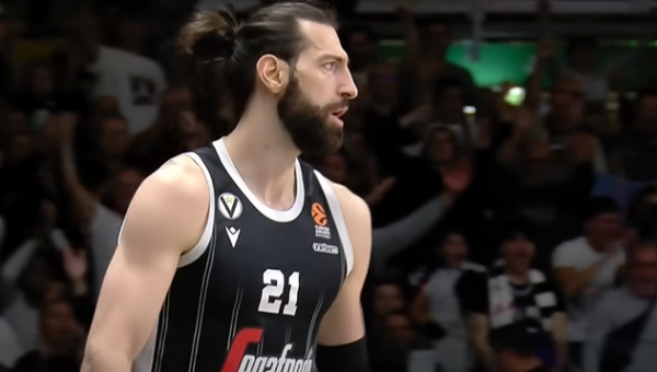 „Barcelona“ ekipoje – aukštaūgių rokiruotė: Ch. Metu pakeis T. Šengelija