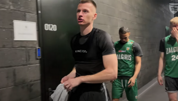 Neeilinė žalgiriečių treniruotė – krepšininkų darbą stebėjo susirinkę sirgaliai (VIDEO)