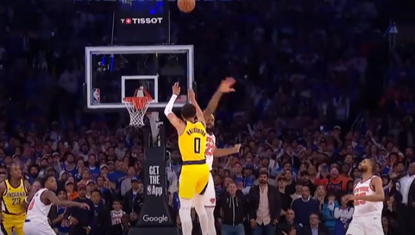 Gražiausias NBA nakties epizodas - T. Haliburtono metimas paskutinėmis sekundėmis (VIDEO)