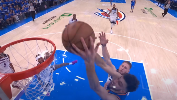 Gražiausias NBA nakties epizodas - Ch. Holmgreno dėjimas po C. Wallace'o perdavimo (VIDEO)