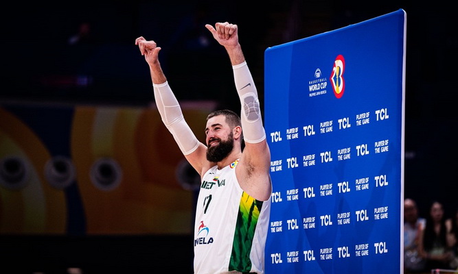 „Panathinaikos“ ir „Fenerbahče“ ekipos siekia J. Valančiūno parašo