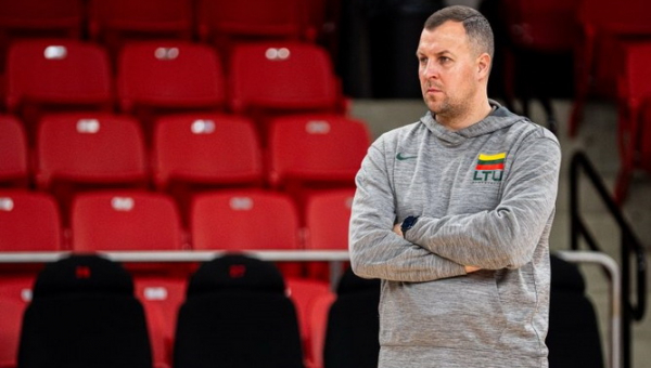 Prieš išvyką į Turkiją draugiškoms rungtynėms V. Stanišauskas gyrė komandą už pastangas
