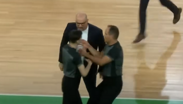 Pamatykite: Z. Mitrovičiaus prarado savitvardą ir užsipuolė teisėją (VIDEO)