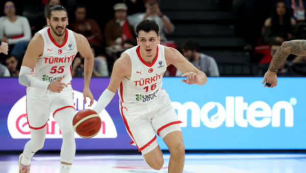 „Anadolu Efes“ gretas papildė gynėjas