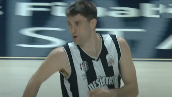 D. Sleva prisidėjo prie pergalės prieš „Anadolu Efes“ („Paris“ pateko į finalą)
