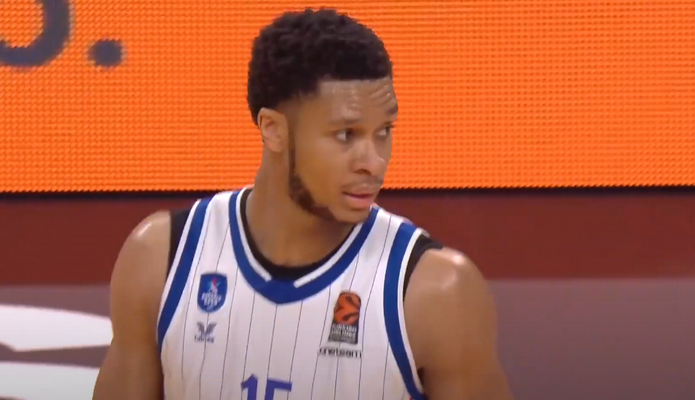 P.J. Dozieras oficialiai lieka „Anadolu Efes“ gretose