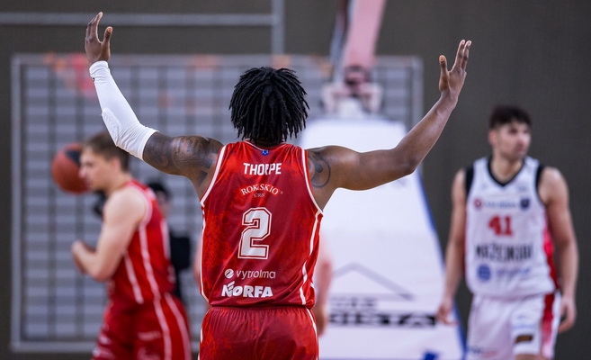 L.J. Thorpe'as keliasi į Vokietiją