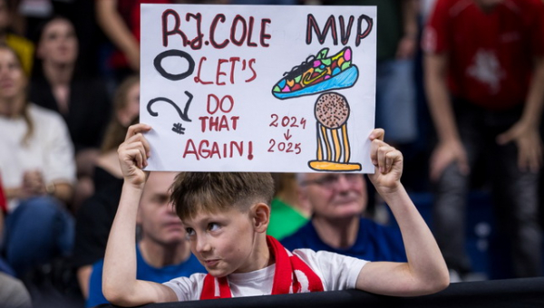 #Kicks: K. Bryanto batelių dominavimas ir superherojų dvikova ant R.J. Cole’o kedų