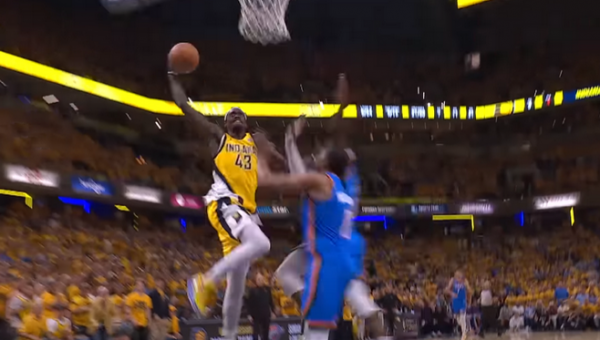 Gražiausias NBA nakties epizodas - galingas P. Siakamo dėjimas per varžovą (VIDEO)