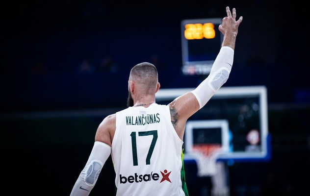 J. Valančiūnas įspūdingai atšventė Jonines