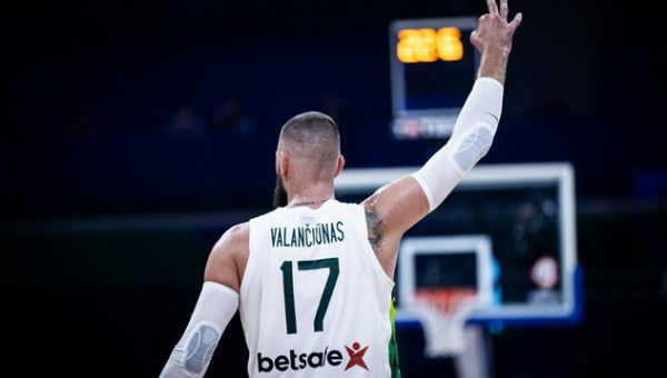 J. Valančiūnas įspūdingai atšventė Jonines