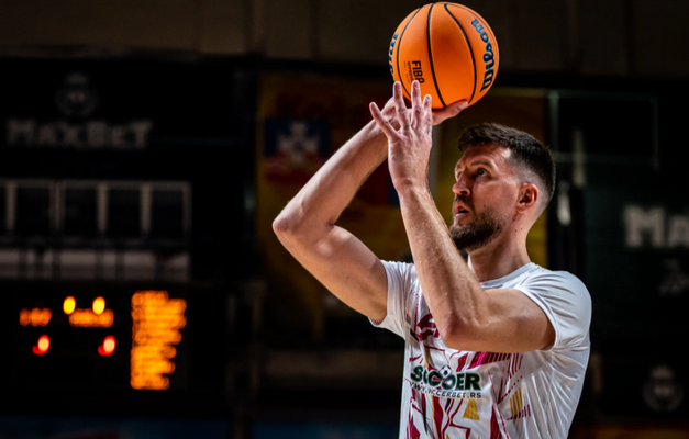 O. Kuzmičius kabina sportbačius ant vinies