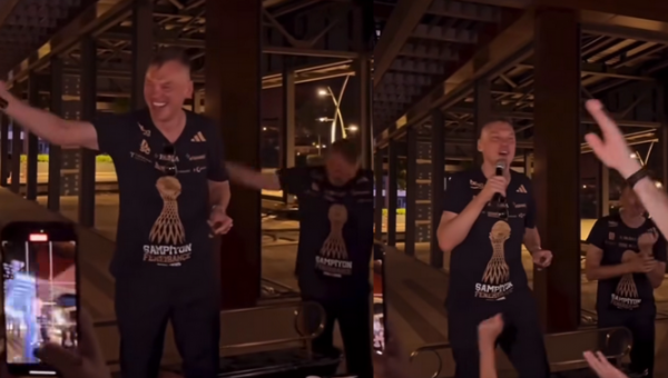 Š. Jasikevičius pasileido plaukus: užfiksuotas dainuojantis bare (VIDEO)