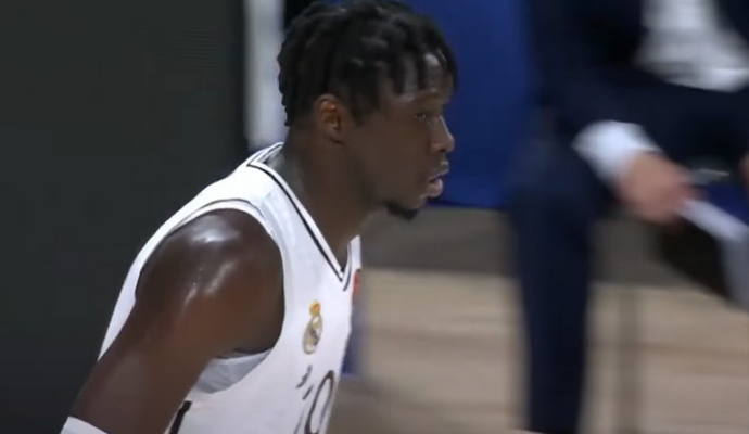 E. Ndiaye pasirašė kontraktą su „Hawks“